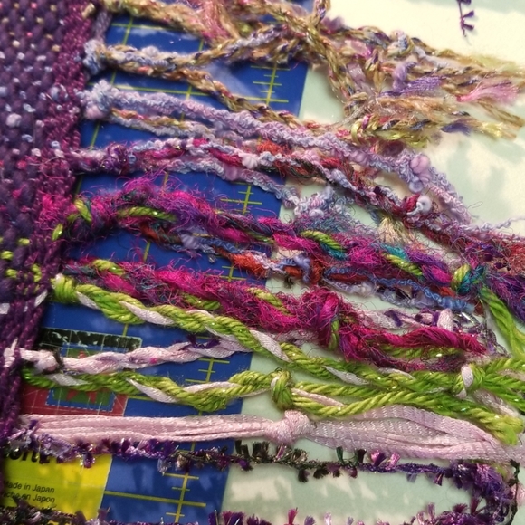 Hand woven large scarf - Picture 3 of 4